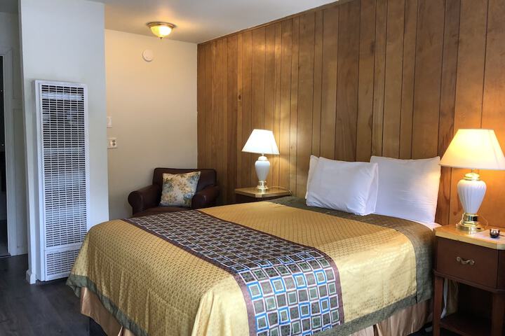 Cedar Inn & Suites