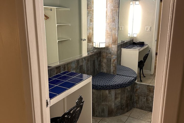 Room 9 of 29
