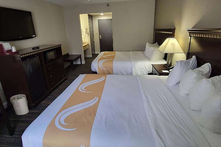 Room 11 of 24