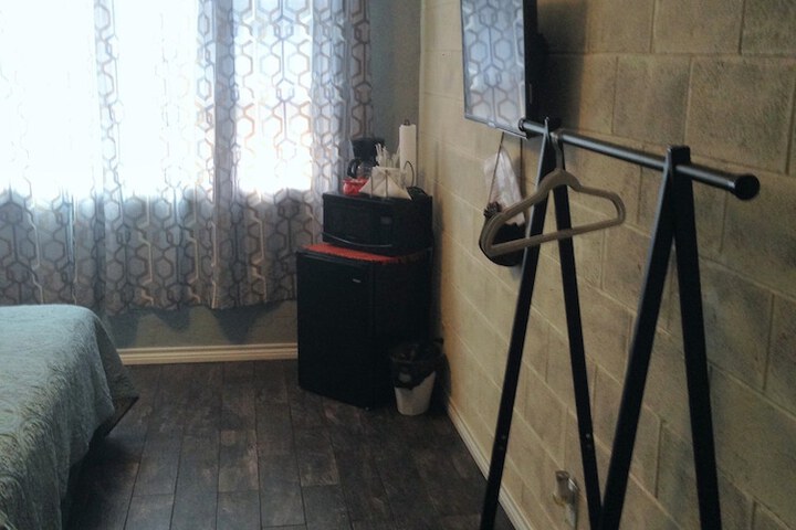 Room 32 of 182