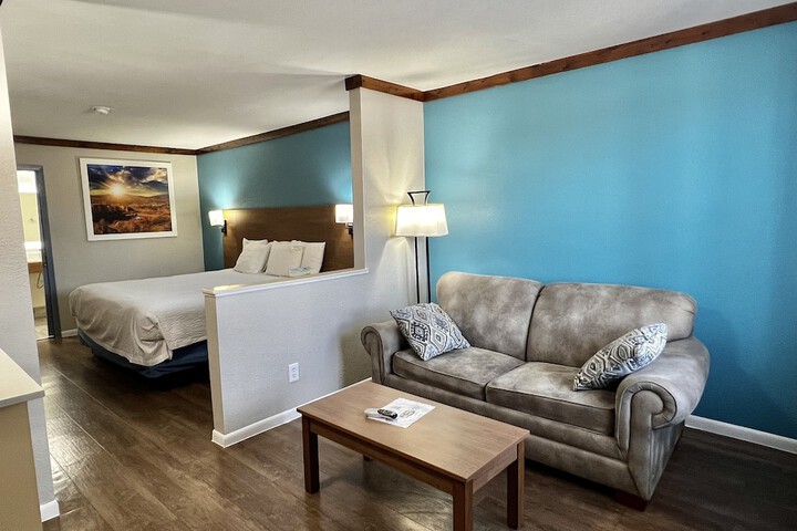 Room 34 of 40