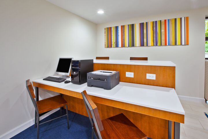 Holiday Inn Express & Suites Milford by IHG