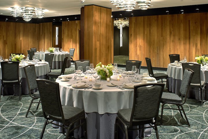 Ballroom/Hall 93 of 101