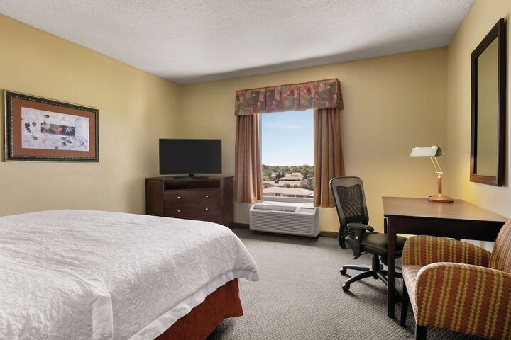 Room 12 of 26