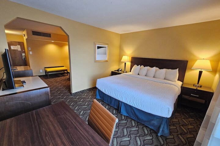 Clarion Inn & Suites Roswell