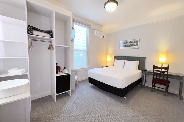 Room 27 of 31