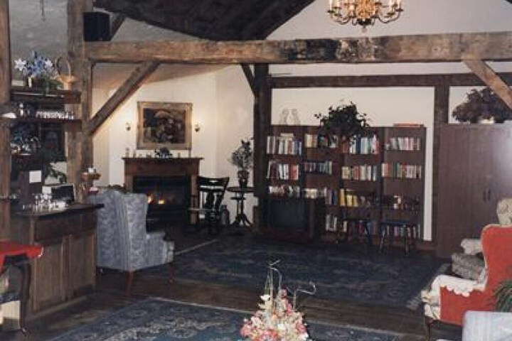 Sturbridge Country Inn