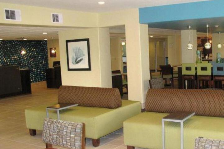 La Quinta Inn & Suites by Wyndham Mathis