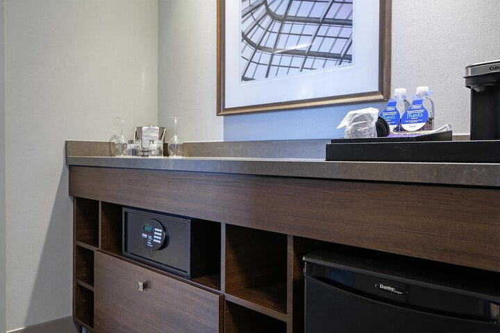 DoubleTree by Hilton Hotel West Edmonton