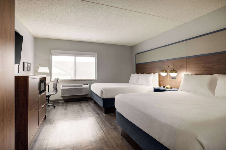 Room 44 of 62