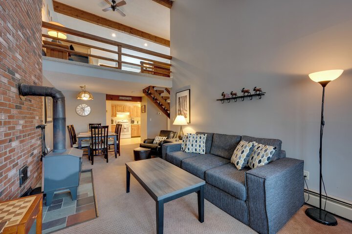 3 Mi to Story Land: All-season Family Condo