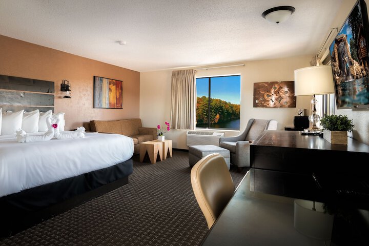 Natura Vue Resort & Boathouse