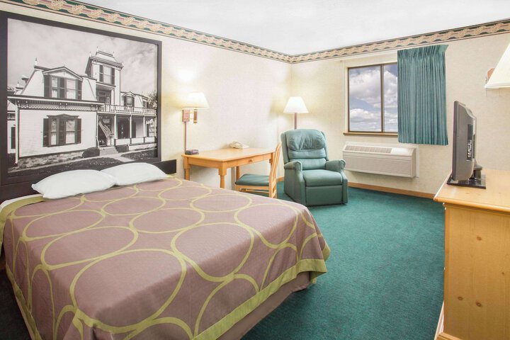 Room 9 of 20