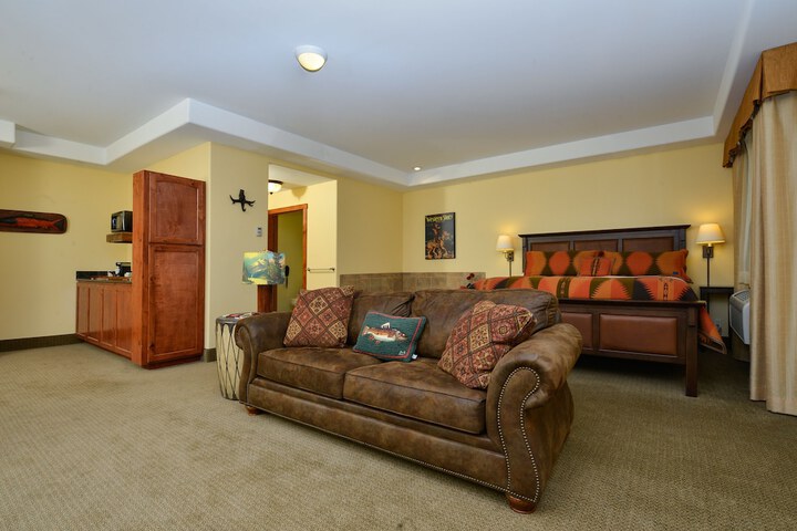 Room 33 of 62