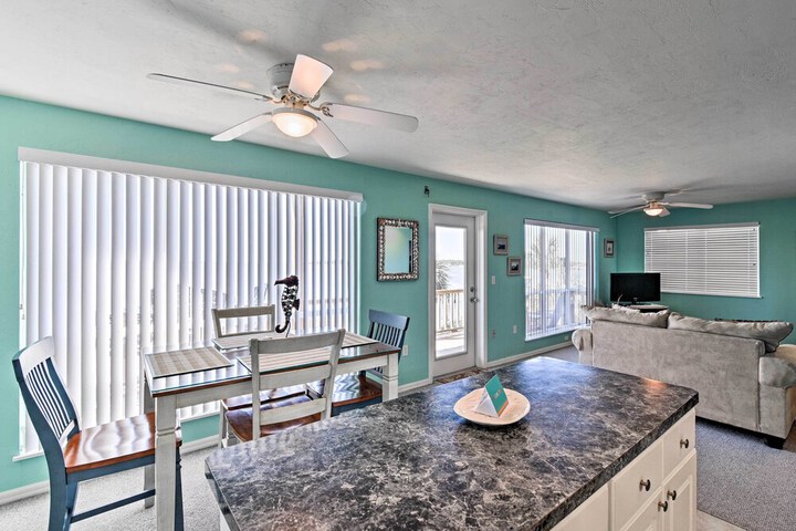 Beachfront Cedar Key Condo w / Pool Spa & Views!
