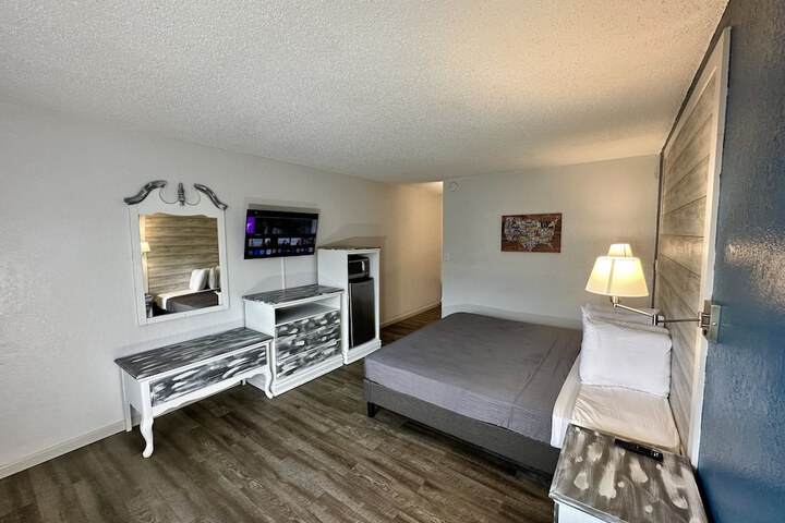 Room 18 of 21