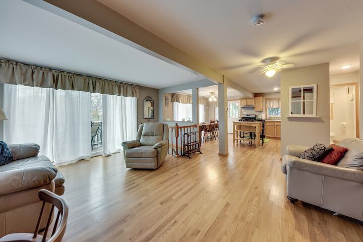 Salem Vacation Home w / Dock: Steps to Paddock Lake