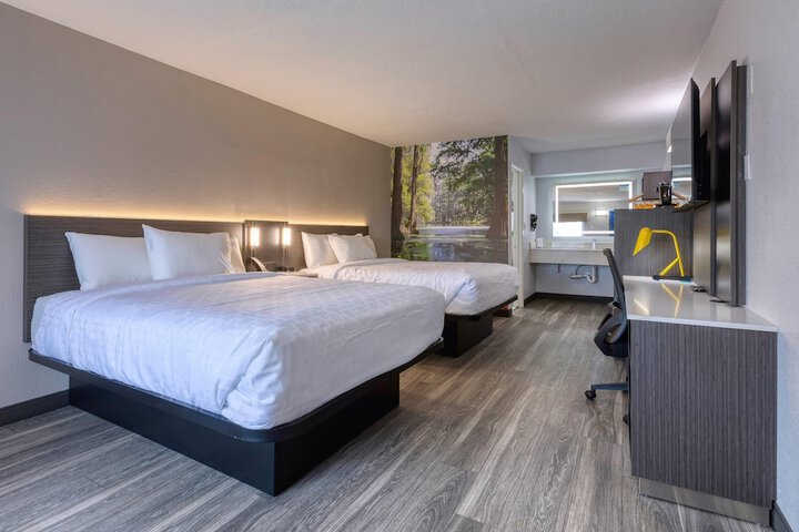 Clarion Pointe Decatur River City