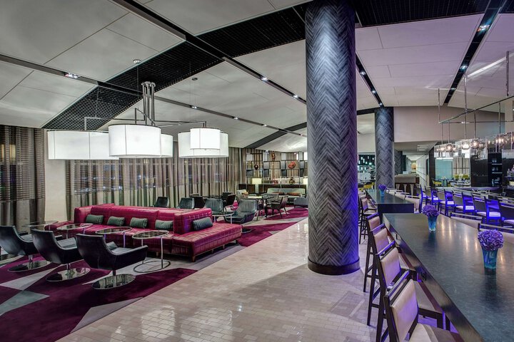 Lounge 19 of 20