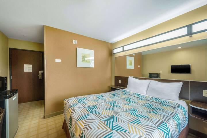 Room 27 of 34
