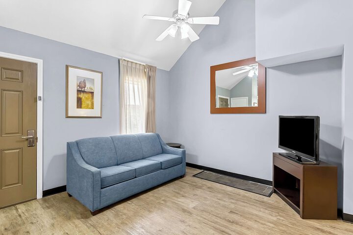 Room 16 of 38