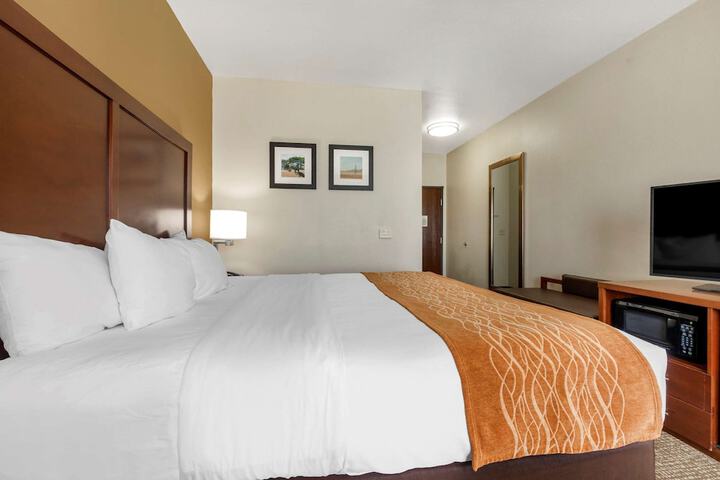 Room 9 of 32