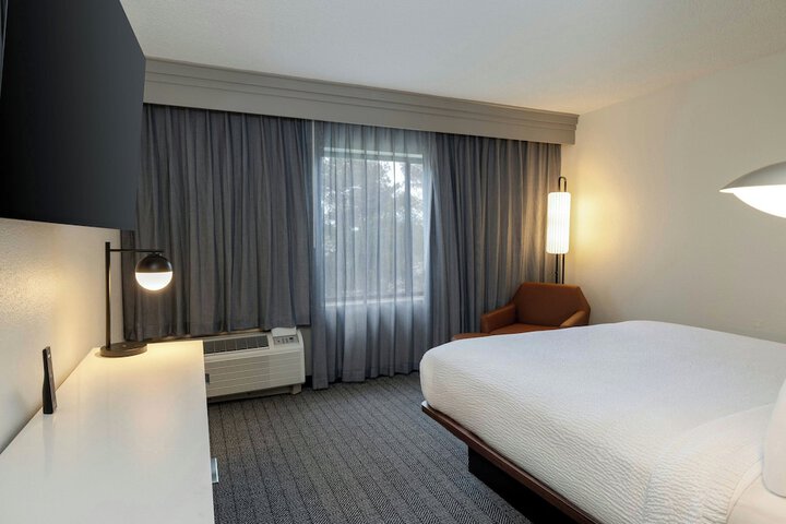 Courtyard by Marriott North Charleston Airport / Coliseum