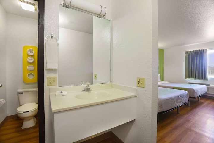 Room 12 of 27