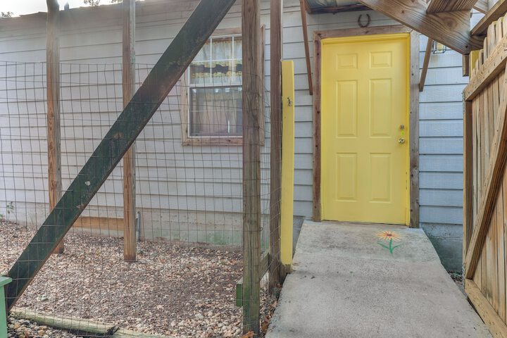 Cozy Couples Cottage w / View Near Canyon Lake!