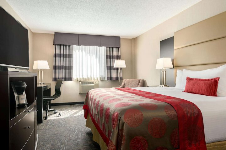 Room 10 of 37