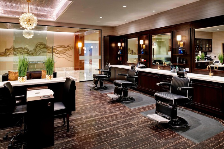 Lounge 55 of 77
