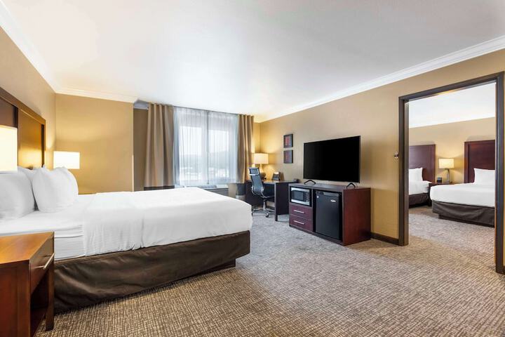Room 53 of 62