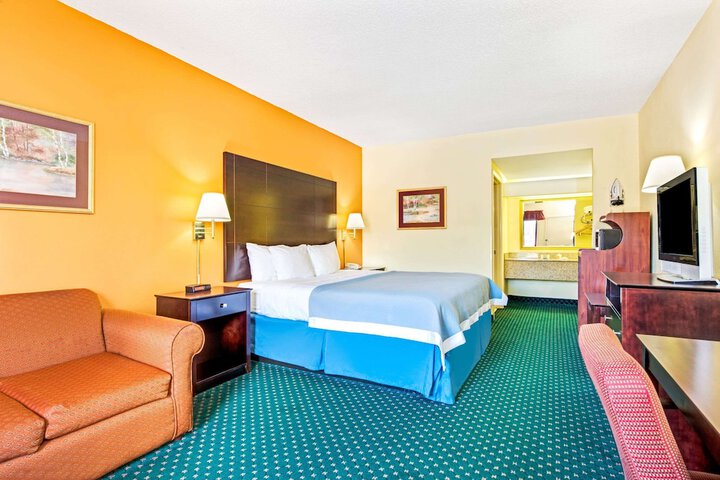 Room 13 of 23