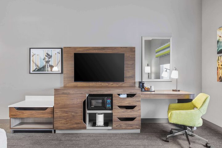 Room 6 of 17