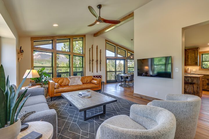 Updated Silverthorne Home w / Hot Tub & Mtn Views!