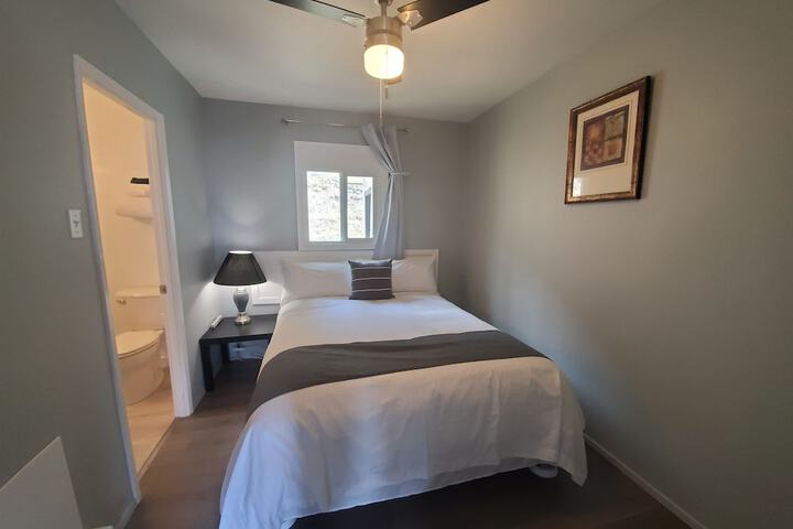 Room 33 of 86