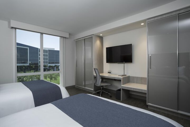 Room 16 of 32