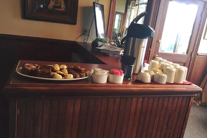 Breakfast/Coffee Service 22 of 32