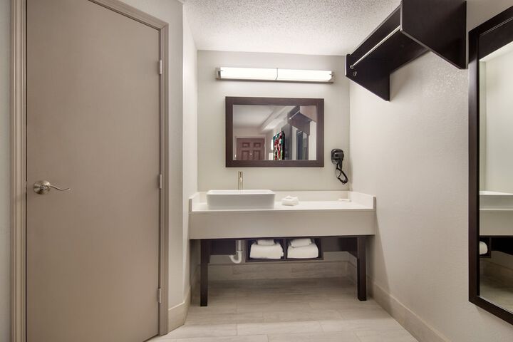 Room 27 of 35