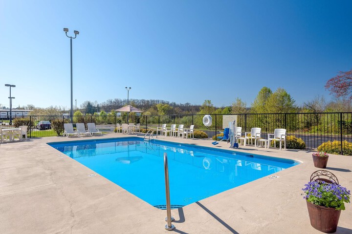Pool 4 of 44