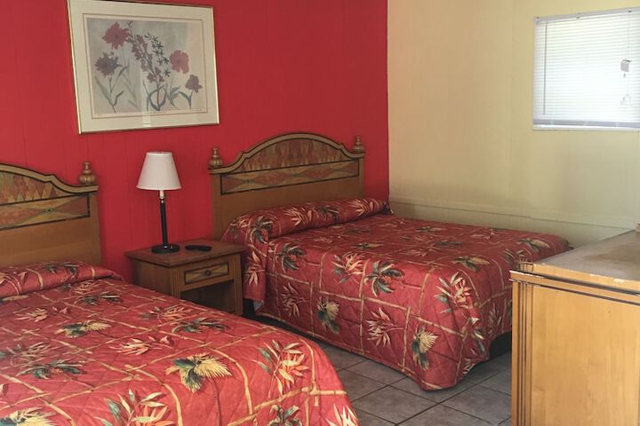 Room 5 of 8