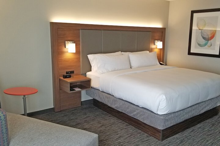 Room 30 of 43