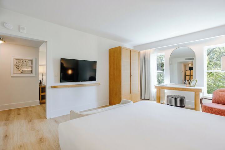 Room 70 of 166