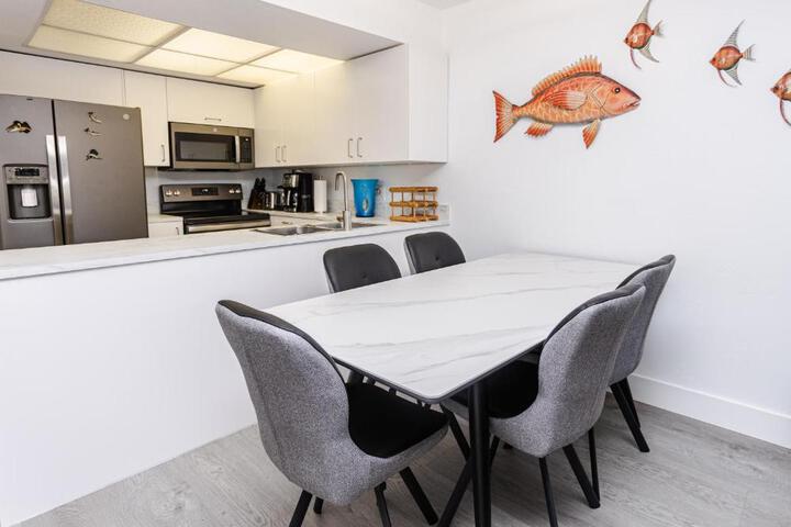 Bass & Sun Condominium 2 / 2 Bedroom