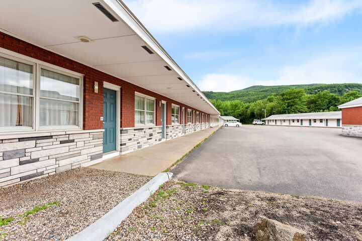 Quality Inn & Suites Gorham Riverside