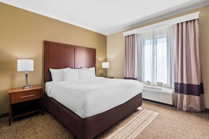 Comfort Suites