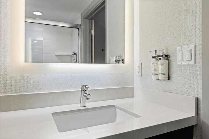 Holiday Inn Express Sunnyvale - Silicon Valley by IHG