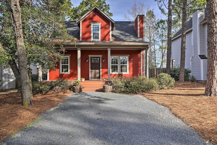 Cozy Southern Pines Retreat 1 Mi to Downtown!
