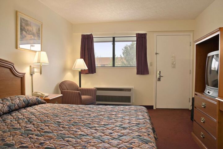 Room 17 of 37
