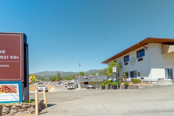 The Oakhurst Inn at Yosemite